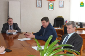 Глава Шатровского муниципального округа Леонид Рассохин провел ряд рабочих встреч с руководителями сельхозпредприятий.