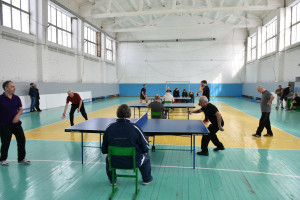 Массовое спортивное мероприятие сегодня проводится в зале Шатровской ДЮСШ. Восемь команд соревнуются в настольном теннисе.