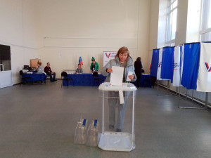 Первые посетители заключительного дня выборов Президента Российской Федерации.