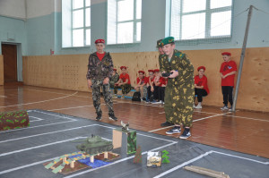 Соревнования по танковому биатлону среди школ округа прошли в Шатровской средней школе. Они были посвящены выборам Президента РФ.