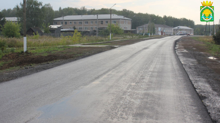 В Шатрово завершили ремонт дорожного полотна по улицам Собенина, С.Чекалина (выезд на Самохвалово), частично на улицах Кирова и Федосеева. Запустили освещение по улицам Заводская, Жукова и Собенина.