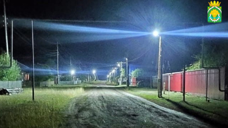 В Шатрово завершили ремонт дорожного полотна по улицам Собенина, С.Чекалина (выезд на Самохвалово), частично на улицах Кирова и Федосеева. Запустили освещение по улицам Заводская, Жукова и Собенина.