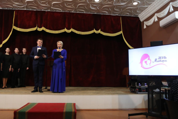 Многодетные мамы Курганской области, награждённые в этом году знаком отличия &quot;Материнская слава&quot;, получат дополнительно по 300 тысяч рублей из регионального бюджета.