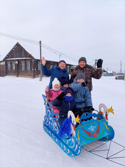 Новогодние расписные чудо-сани появились в Кызылбае. Хотите прокатиться?.