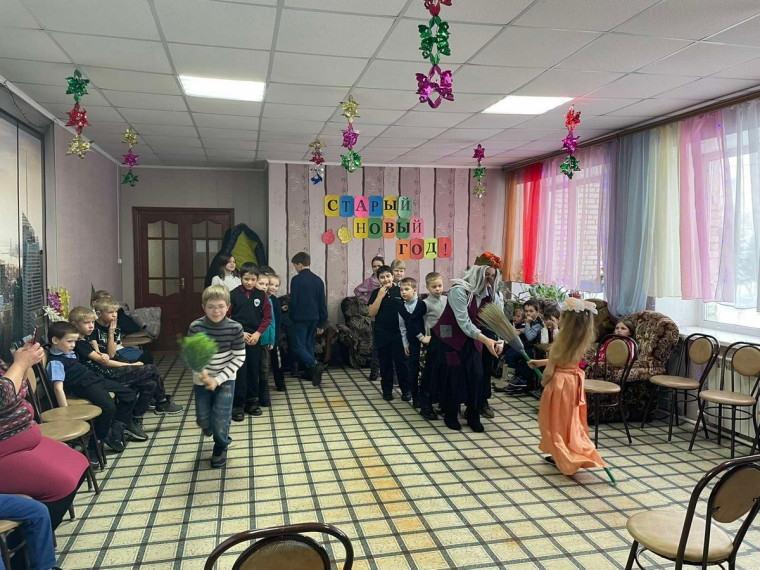 Глава округа Леонид Александрович Рассохин поблагодарил работников культуры муниципалитета за организацию и проведение цикла новогодних мероприятий.
